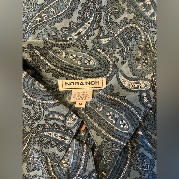 Vintage Nora Noh Woman's Blouse Size M 100% Silk Green Paisley - Picture 2 of 7